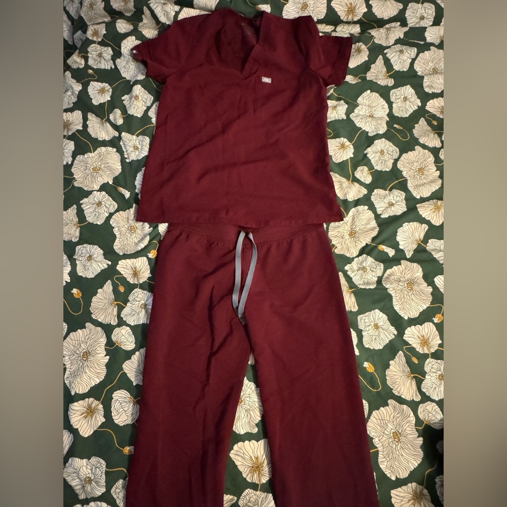 FIGS scrub top and bottom (small, burgundy)